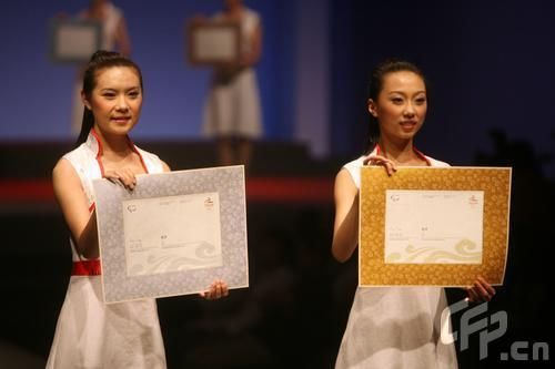 ���˻�佱��Ů