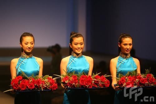 ���˻�佱��Ů